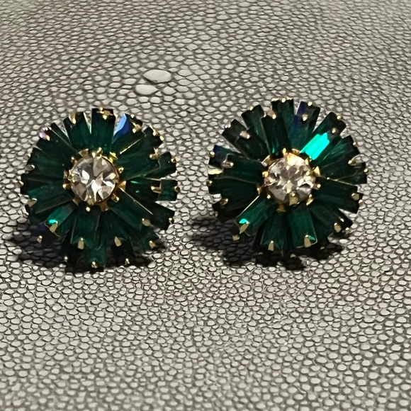 PARISIAN INC Jewelry - Vintage 1992 PARISIAN Emerald Green Gem Sparkling Flower Stud Earrings EUC